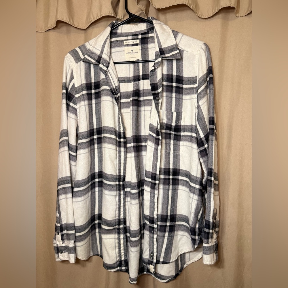 American Eagle amazingly soft Plaid Button-Up Shirt